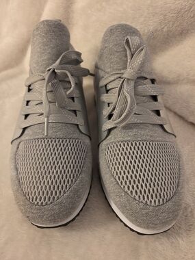 STEVE MADDEN Gray Knit Mesh Athletic Sneakers